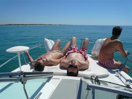 Gay tour en bateau : Bain de soleil