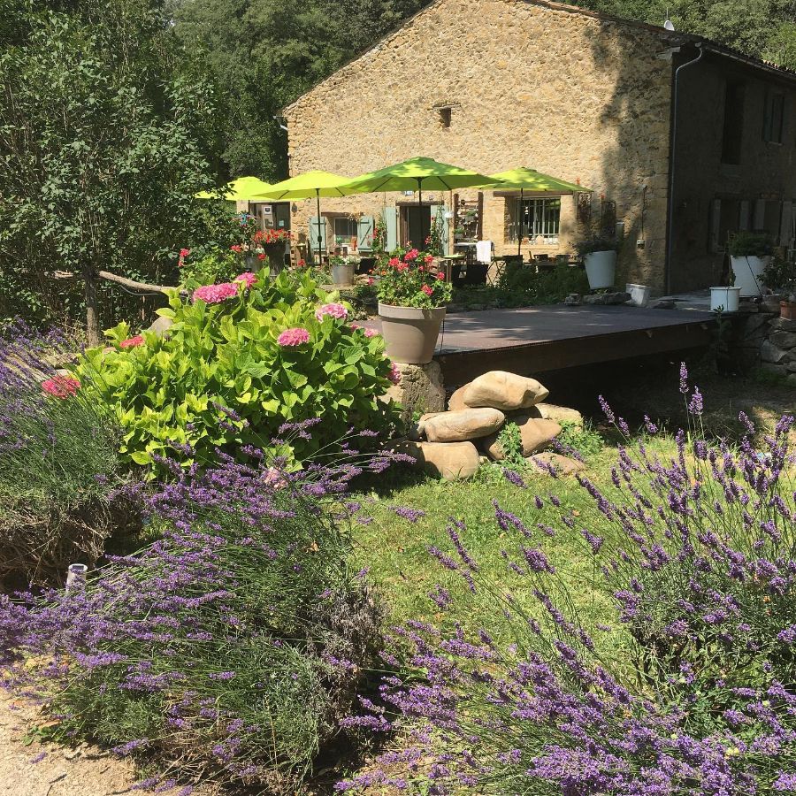 Le Mas aux Arômes, in the heart of the Luberon Le Mas aux Arômes, in the heart of the Luberon