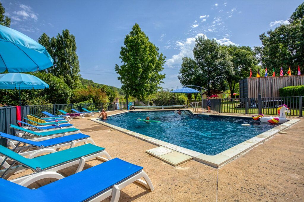 Camping Le Pontillou ** Camping Le Pontillou **