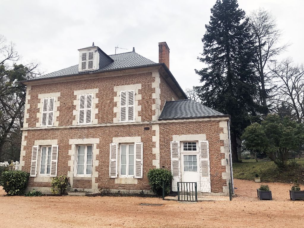 Gîte dans un Château à Vichy - Piscine couverte chauffée
