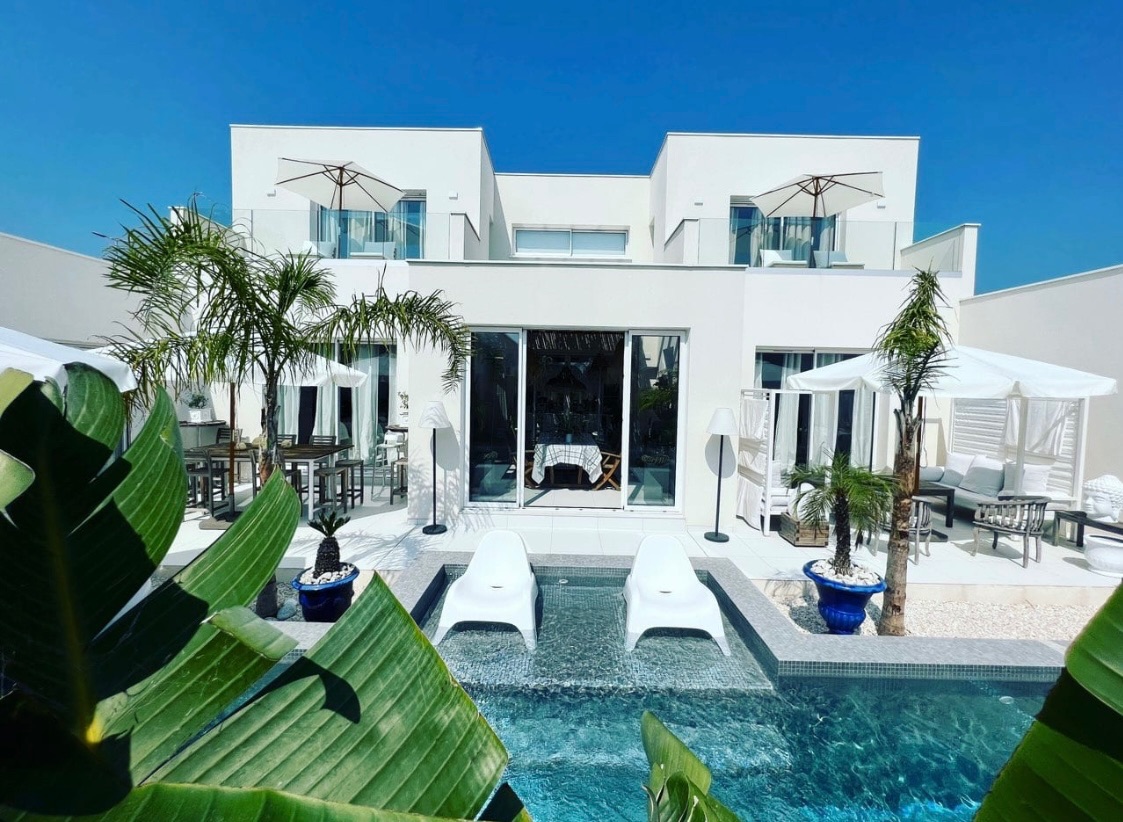 Villa 18, 100% gay guesthouse between Perpignan and the sea