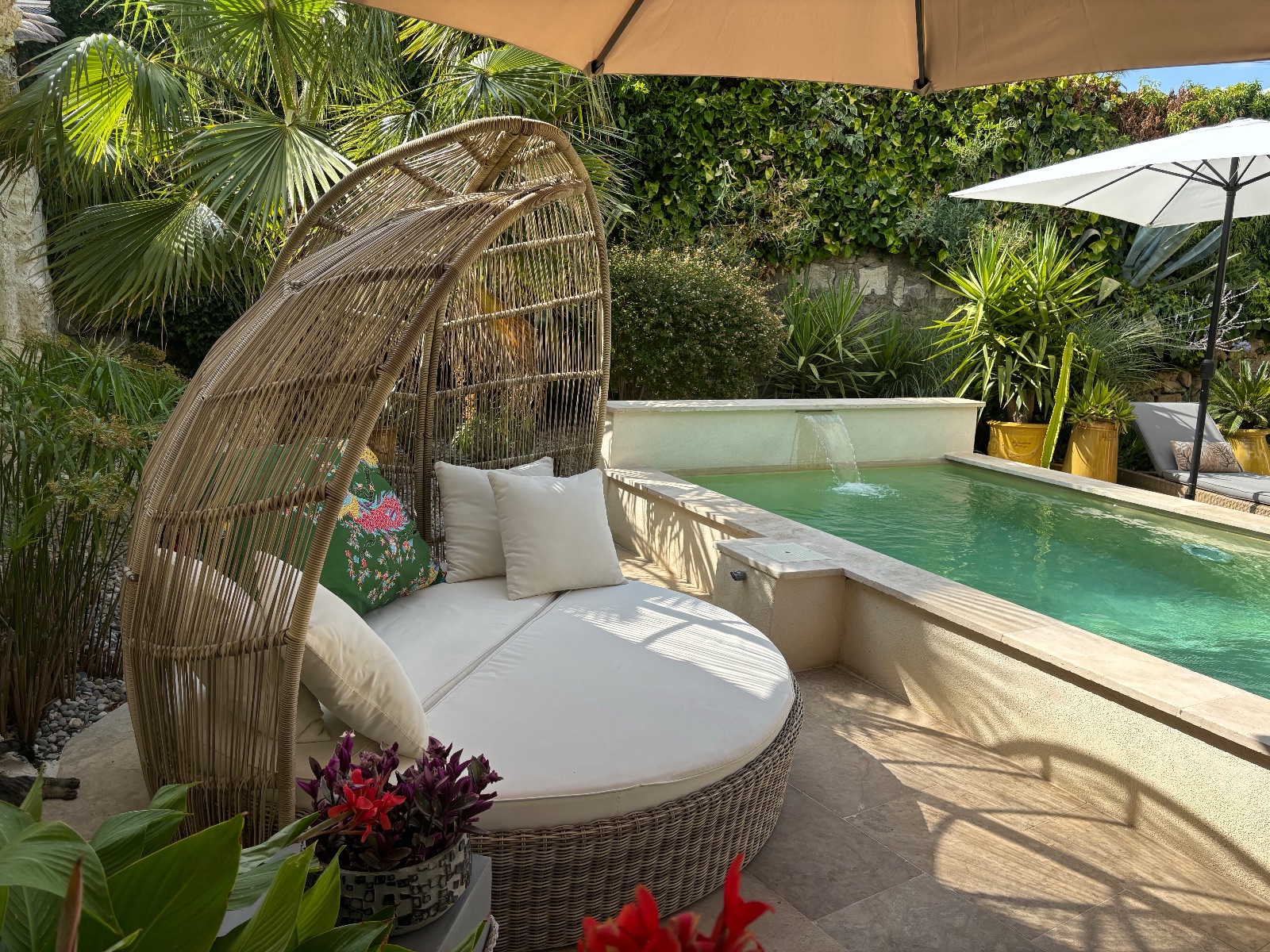 Charming guest room with swimming pool and garden