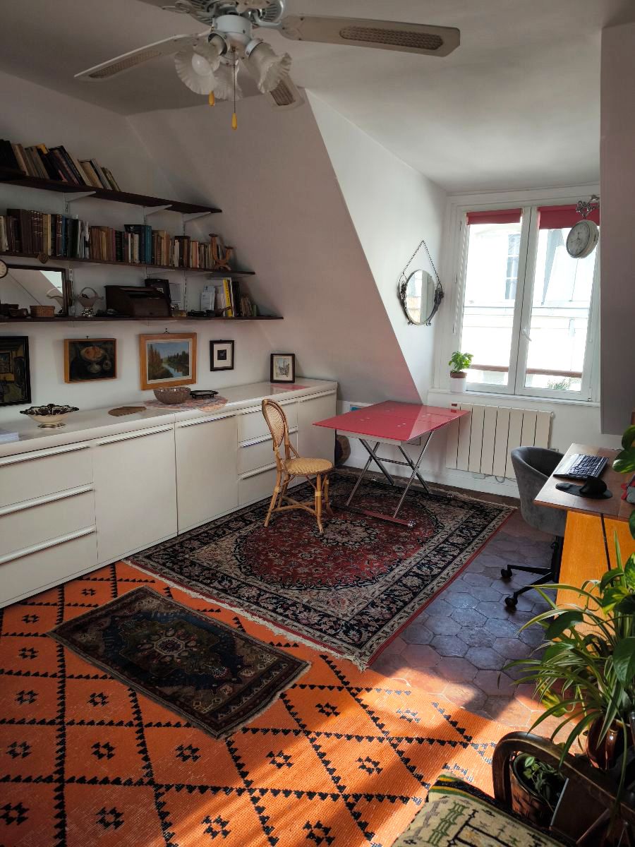 Sunny and quiet apartment in the heart of the Marais