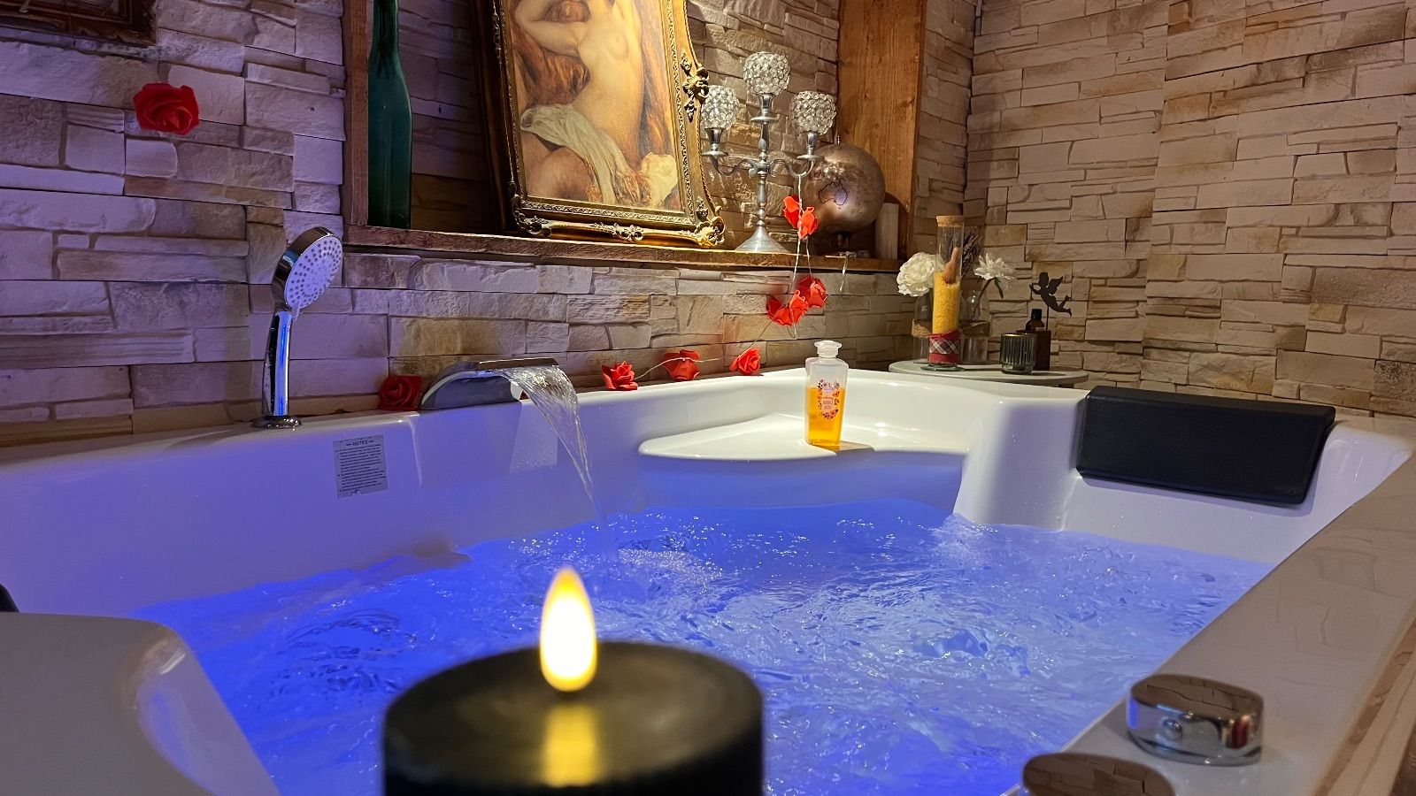 La suite Inoubliable avec balnéothérapie La suite Inoubliable avec balnéothérapie