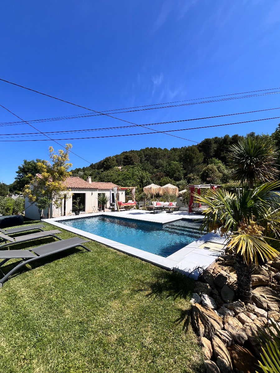 Villa Rostrata Chambre Priv� au pied du Luberon avec Piscine