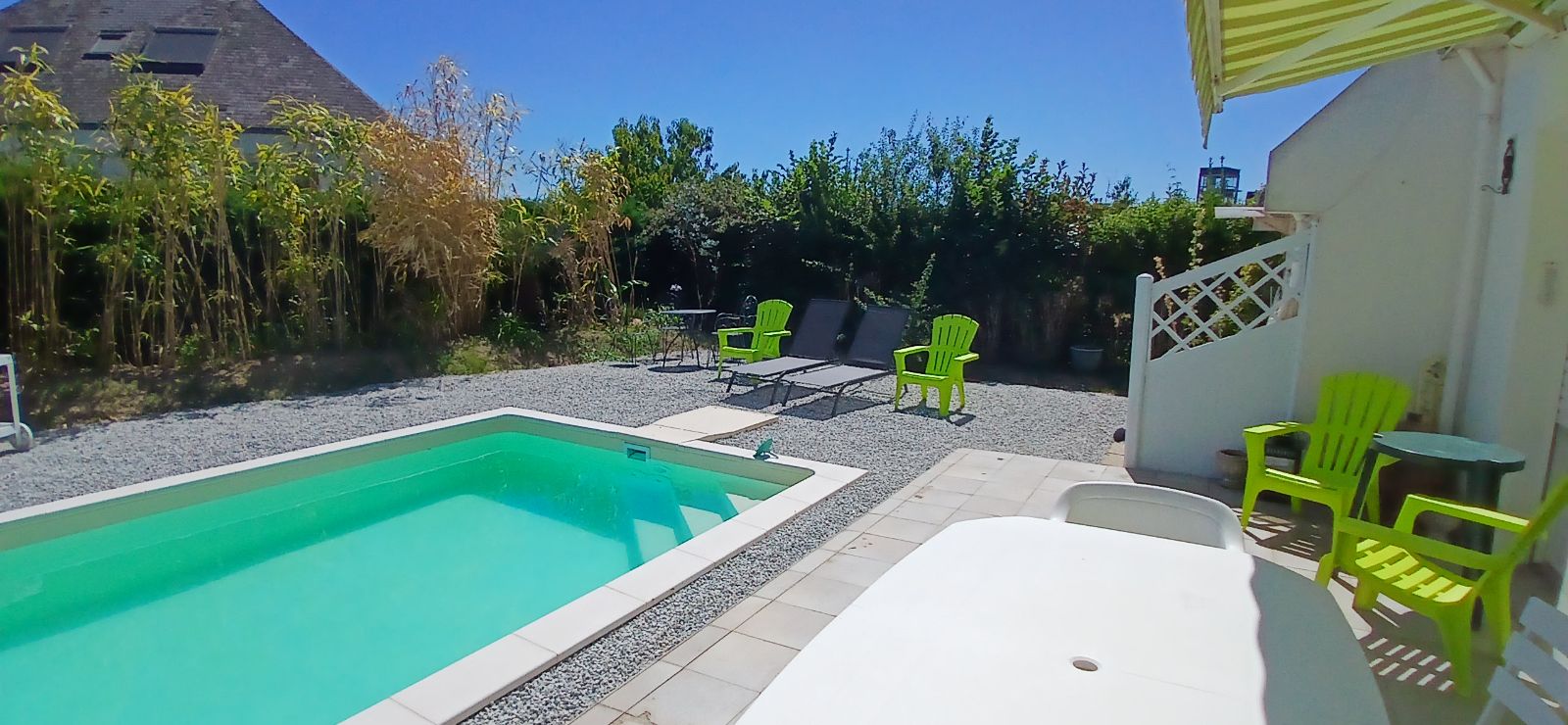La Parenth�se Bleue � Guest room with heated swimming pool near Auray