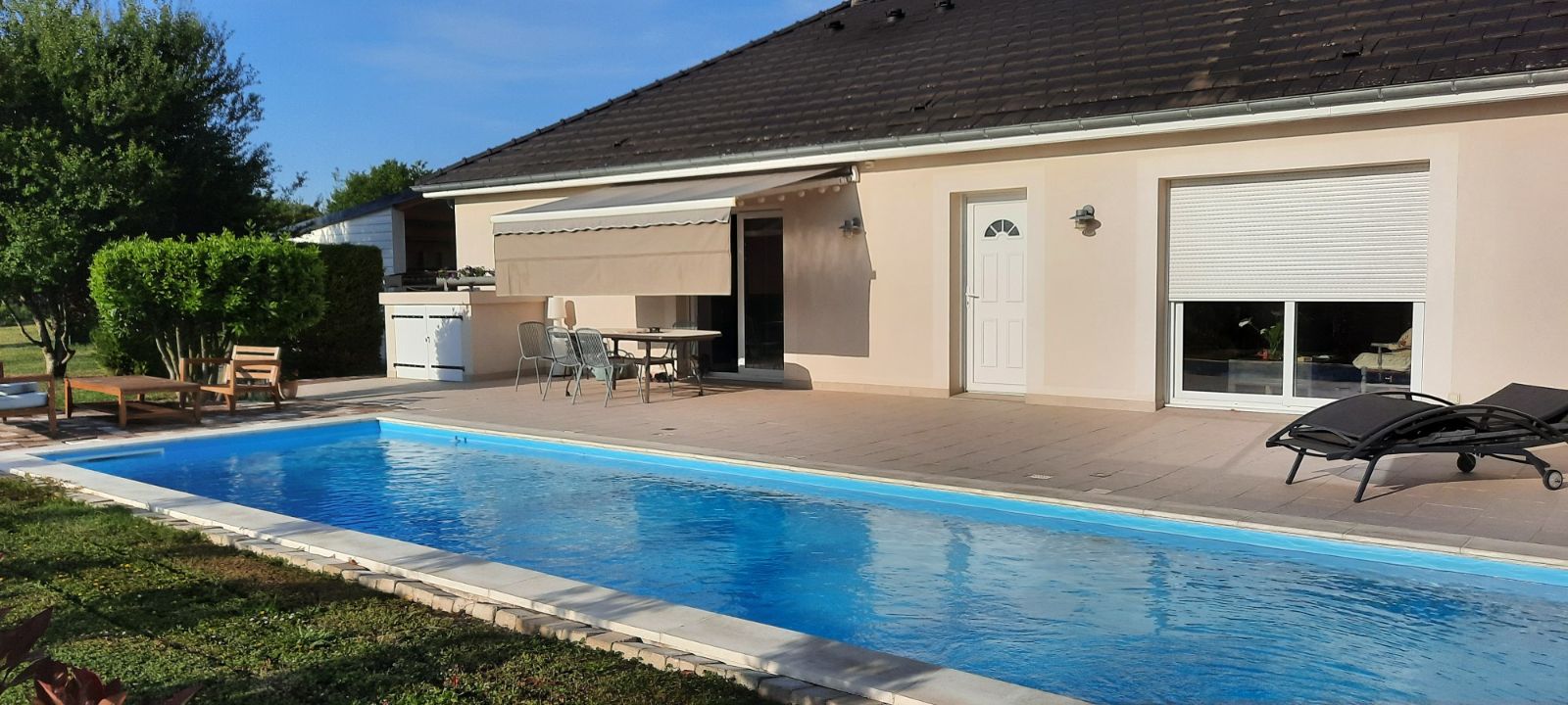 Guesthouse in Champagne at Laurent & Greg's � Pool � Naturists welcome