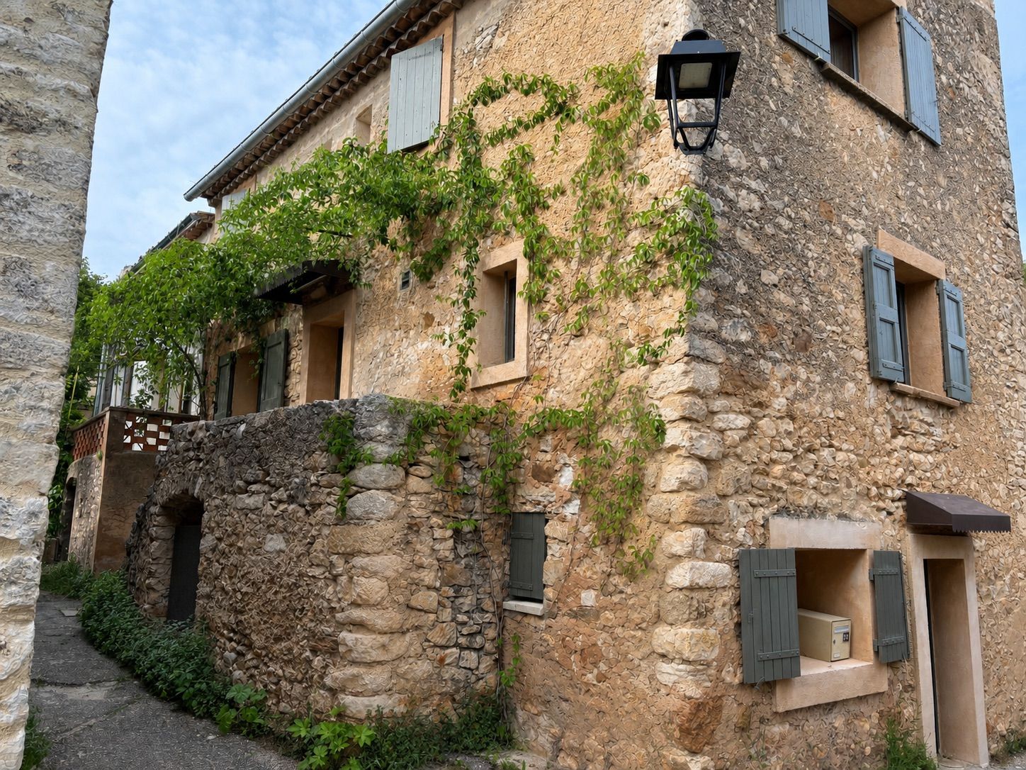 Charmante maison de village rénovée au cœur du Luberon Charmante maison de village rénovée au cœur du Luberon