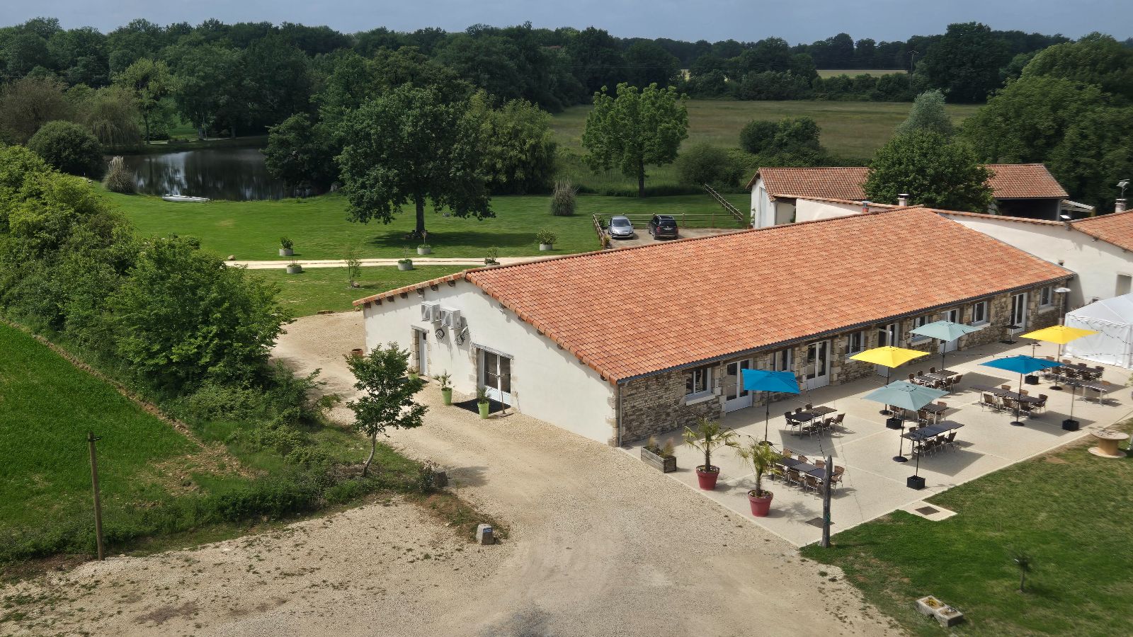 Domaine de Montillot - Salle de r�ception et g�te festif Gay Friendly