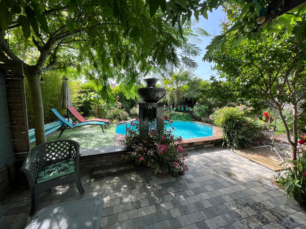 Le Repaire Secret, chambres d'hôtes avec spa, sauna, hammam, piscine et massages Le Repaire Secret, chambres d'hôtes avec spa, sauna, hammam, piscine et massages