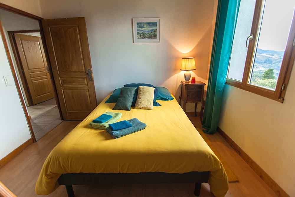 La chambre Pana�ba, avec vue sur le Mont Aigoual