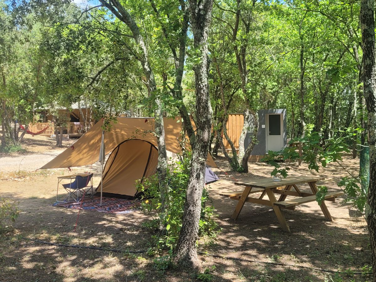 EMPLACEMENT CAMPING SANITAIRE PRIVE