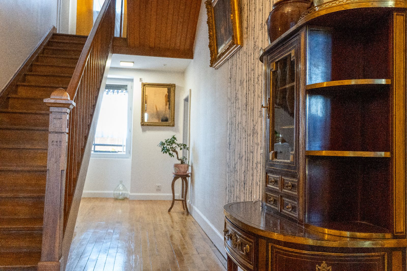 Couloir desservant les chambres Couloir desservant les chambres