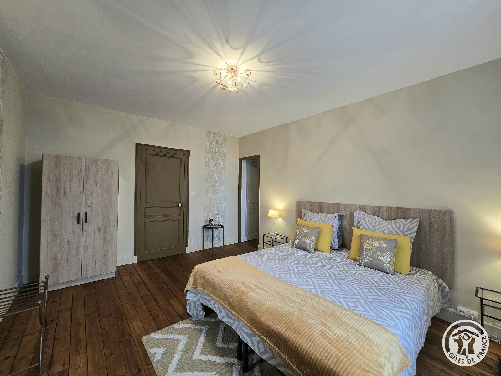 Chambre Ambre lit Queen size Chambre Ambre lit Queen size