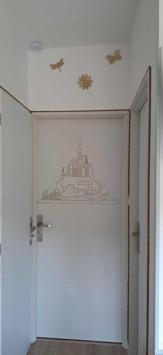 Accès Salle de bain avec douche et wc Accès Salle de bain avec douche et wc