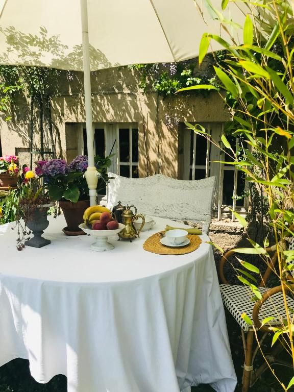 Petit déjeuner sous tonnelle Petit déjeuner sous tonnelle