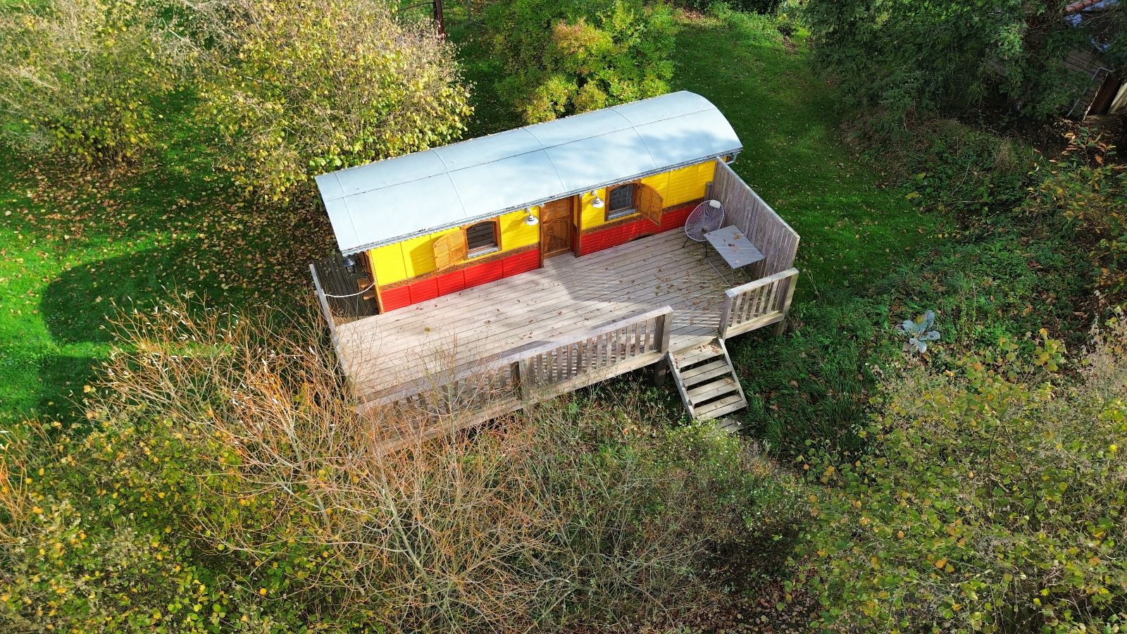 Roulotte ''Capucine'' avec terrasse-Bourousais 35