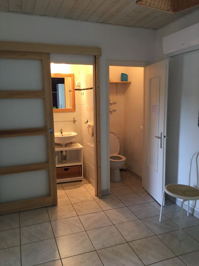 Salle de douche+WC Appartement 2 personnes Salle de douche+WC Appartement 2 personnes