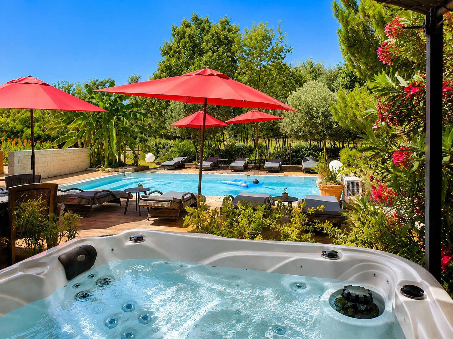 jacuzzi jacuzzi