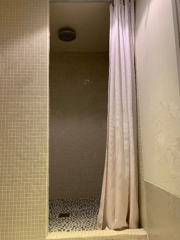 Salle d'eau 2 Gîte Prieuré La Madelène Salle d'eau 2 Gîte Prieuré La Madelène