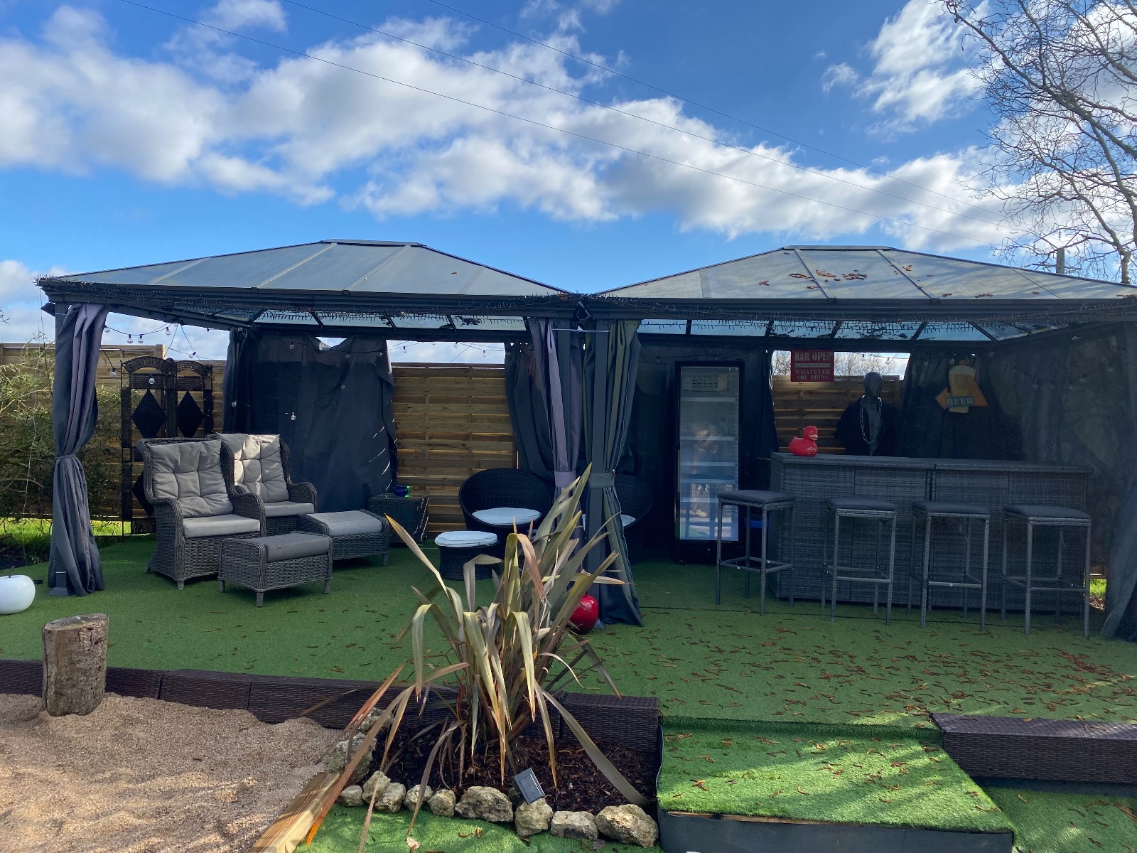 Le bar de la poscine Le bar de la poscine