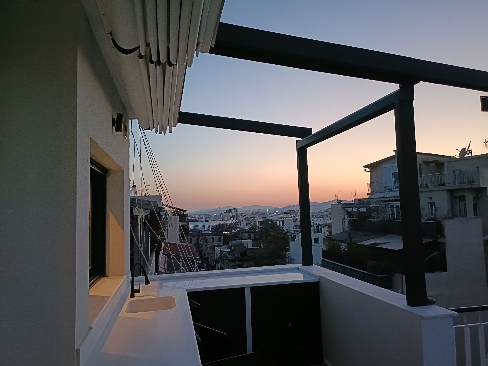 La terrasse coté Ouest La terrasse coté Ouest