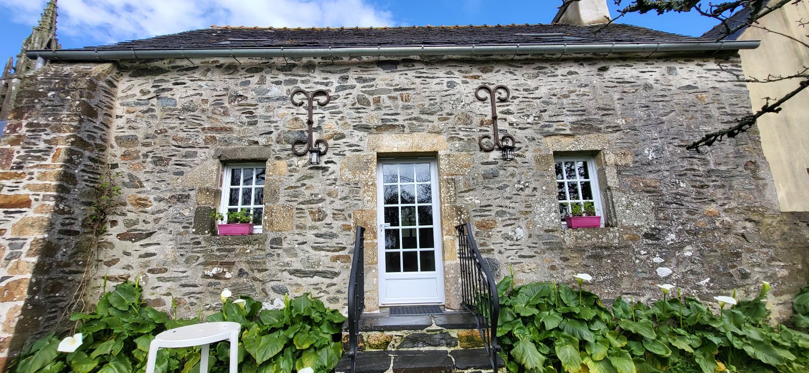 PENTY pour 4 personnes accs jardin. Un accs cour permet une totale indpendance. (4 personnes max)