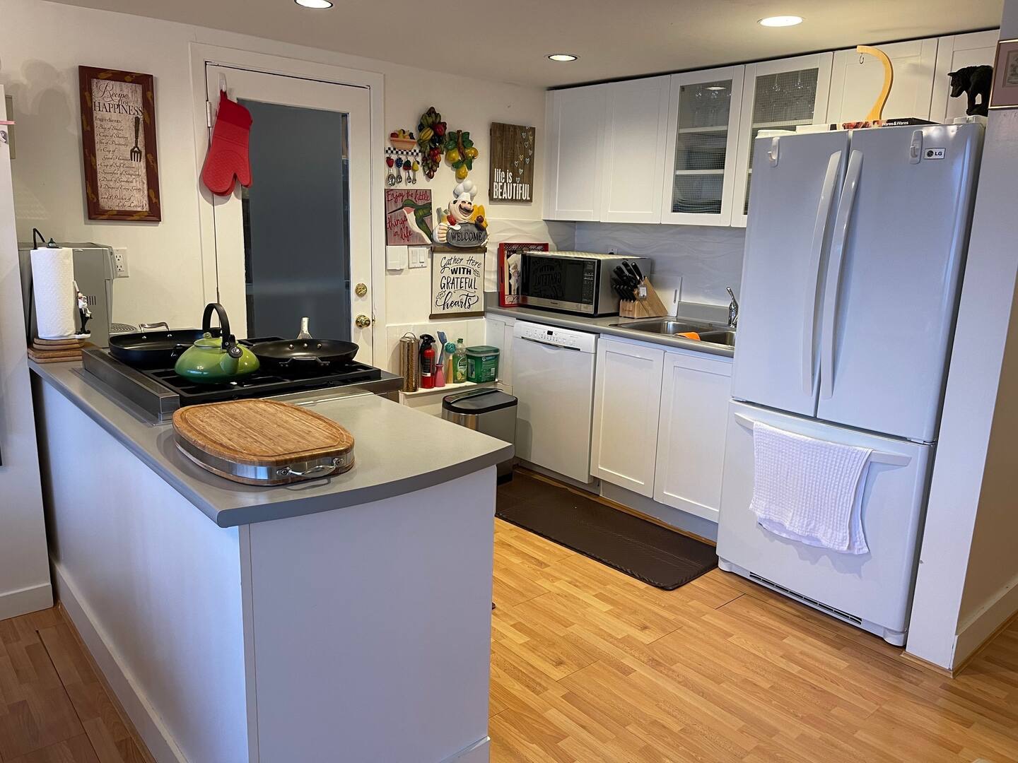 Well equipped open kitchen Well equipped open kitchen