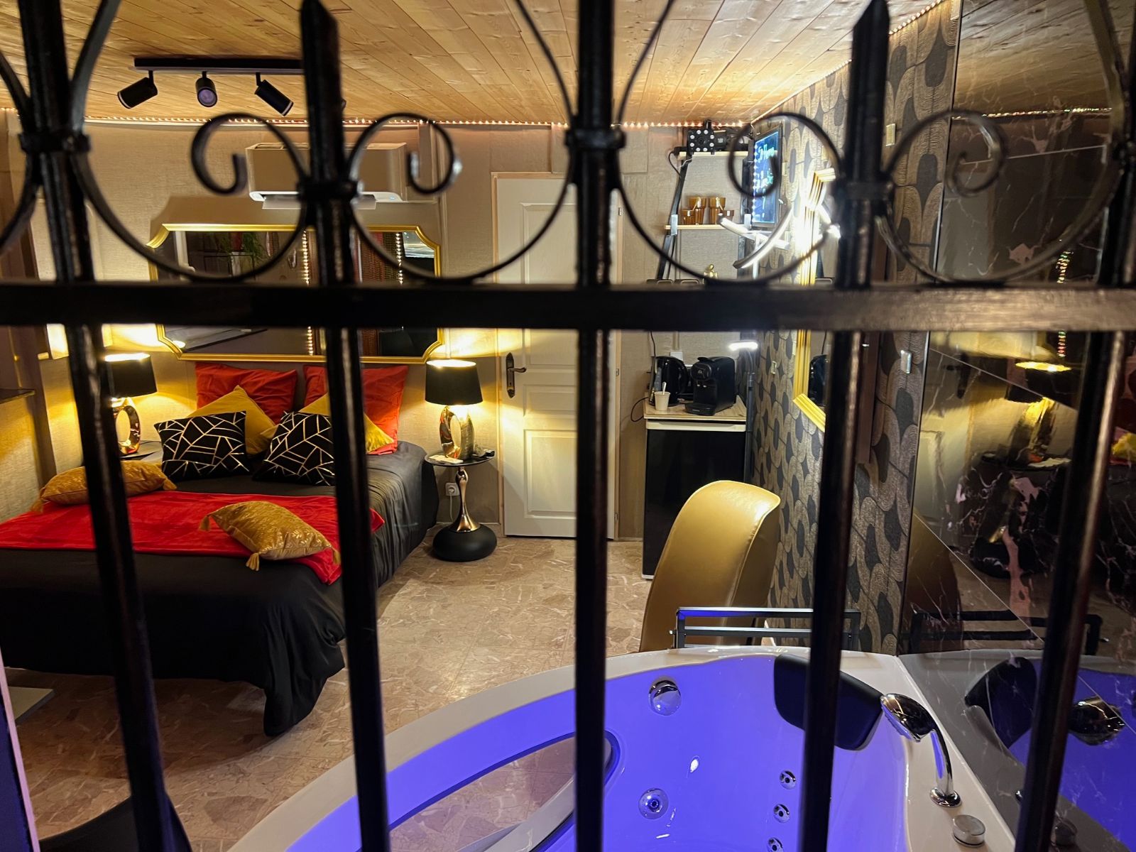 CHAMBRE NOIRE CHAMBRE NOIRE