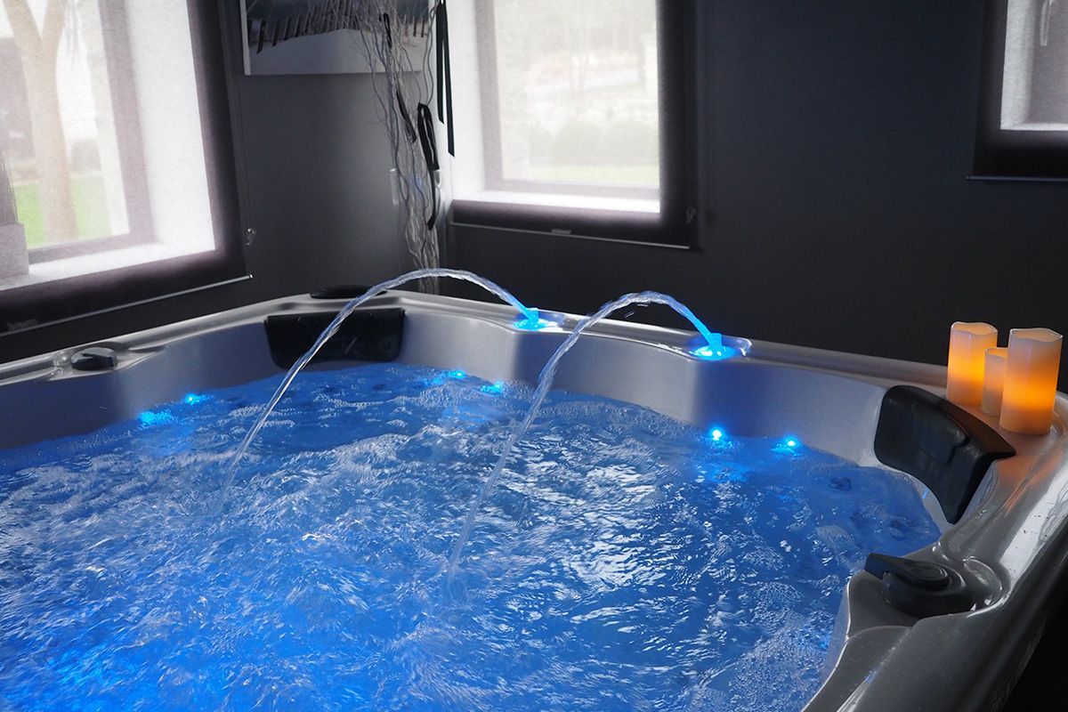 Jacuzzi privatisé pour la Love Room à partitr de 19h Jacuzzi privatisé pour la Love Room à partitr de 19h