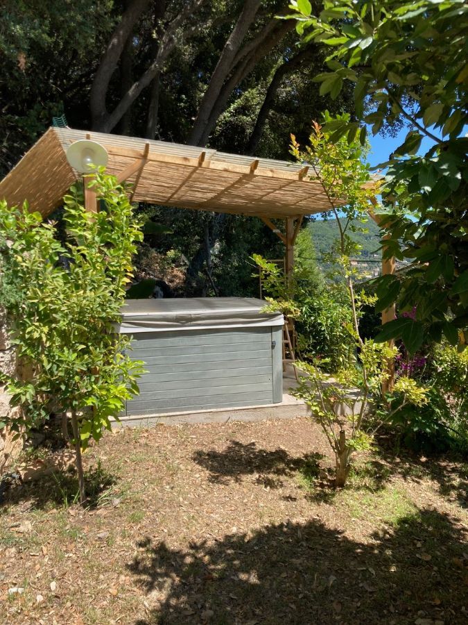 Jaccuzzi (sauf de Mai à Septembre) Jaccuzzi (sauf de Mai à Septembre)