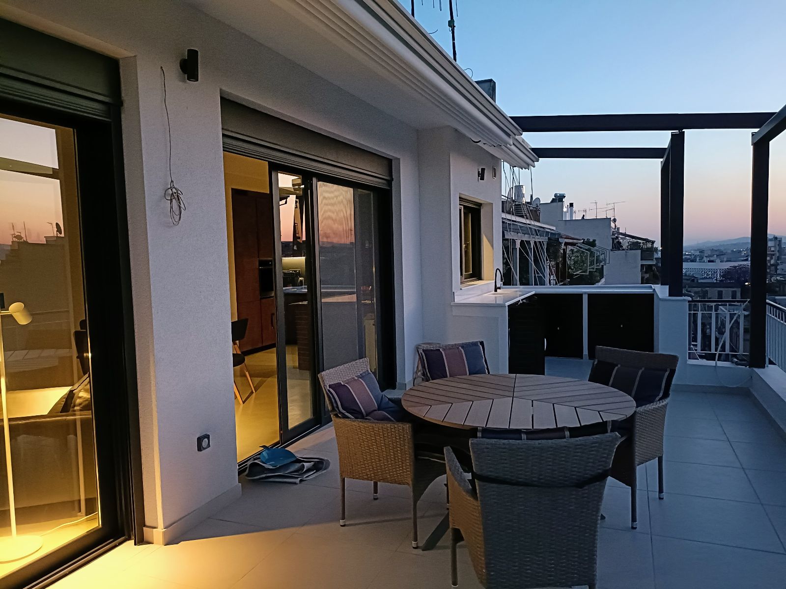 La terrasse coté Ouest La terrasse coté Ouest