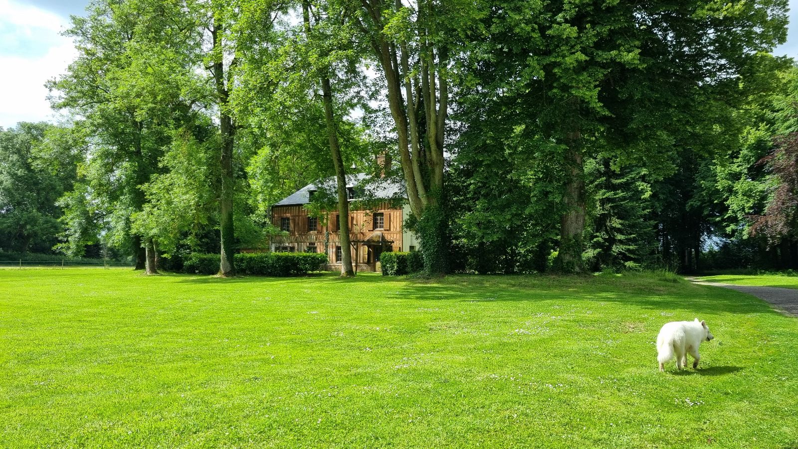 Le pressoir dans le parc du chateau Le pressoir dans le parc du chateau