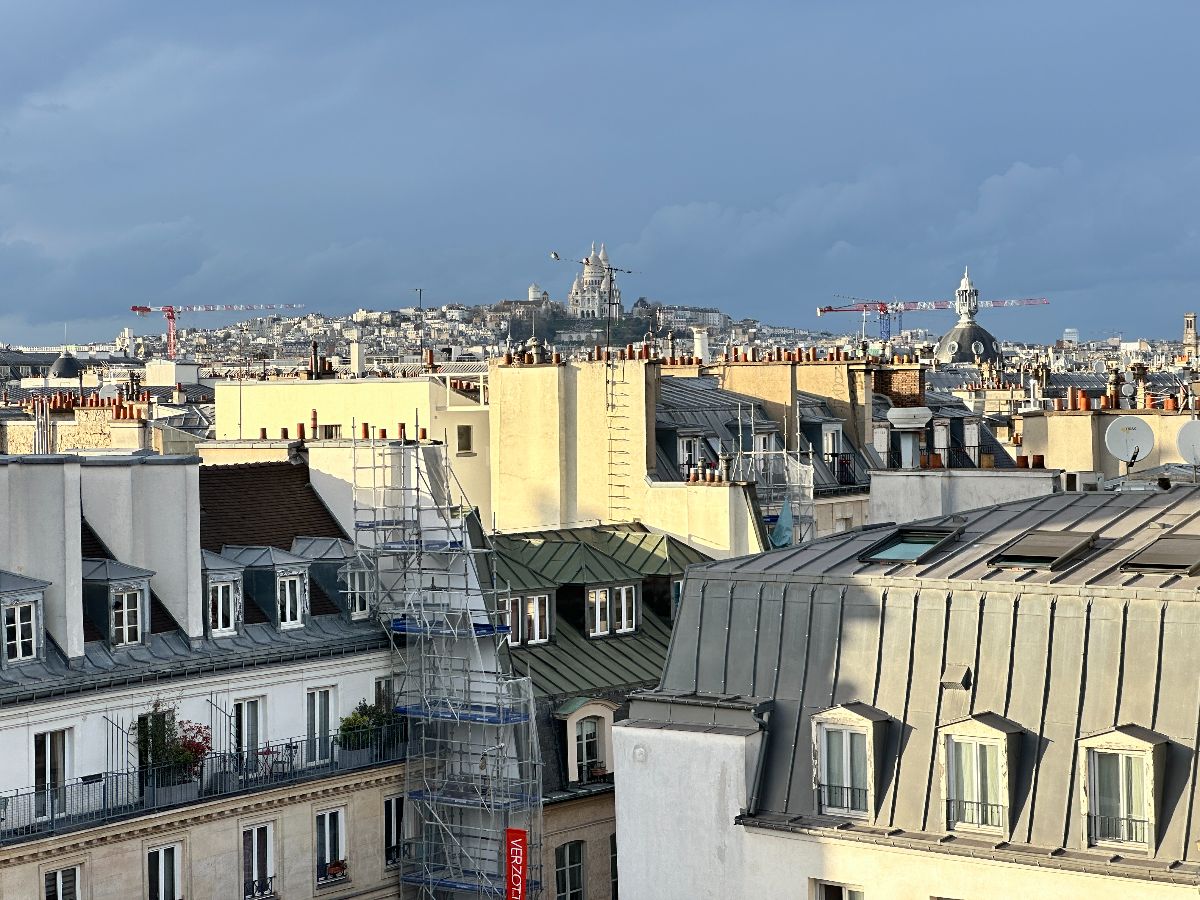 Vue vers Montmartre depuis le balcon