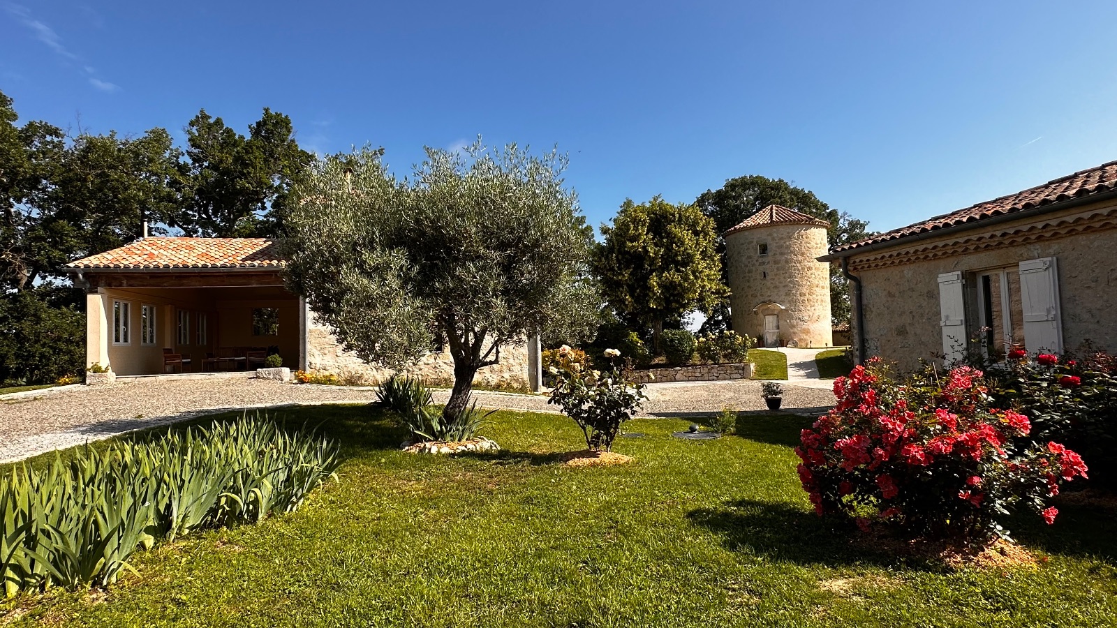 Nous sommes aussi restaurant & gîtes Nous sommes aussi restaurant & gîtes