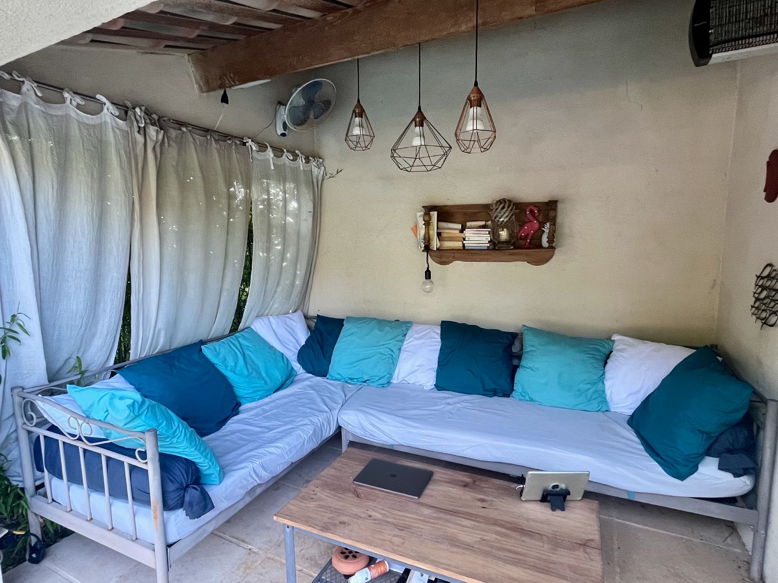 Pool House - Coin repos Pool House - Coin repos