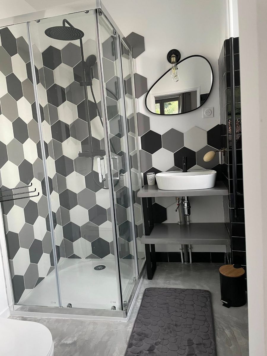 Chambre Hexagone sdb