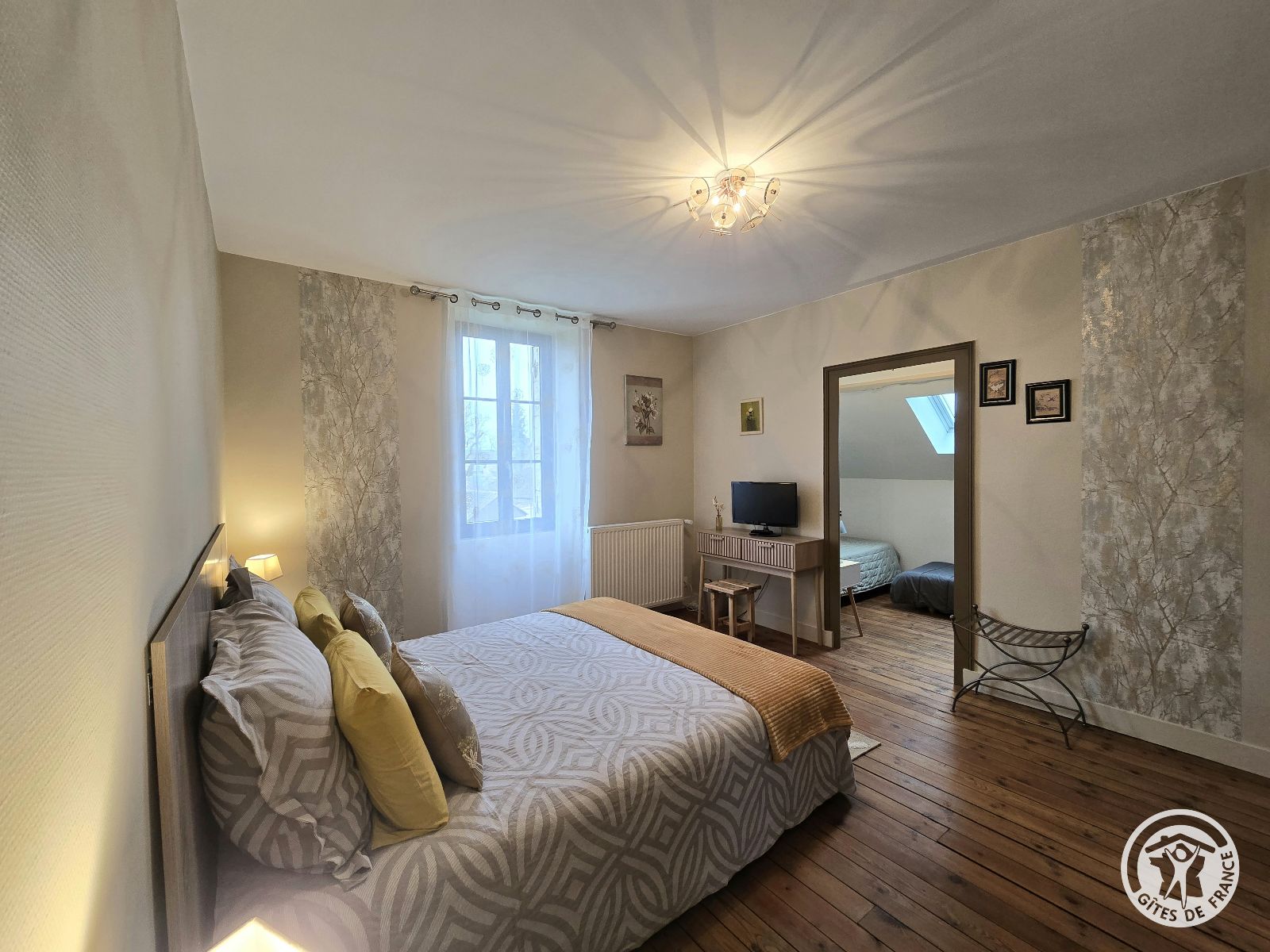 Chambre Ambre en suite pour 3 personnes Chambre Ambre en suite pour 3 personnes