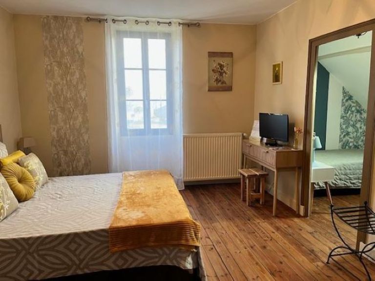 Chambre Ambre en suite pour 3 personnes Chambre Ambre en suite pour 3 personnes