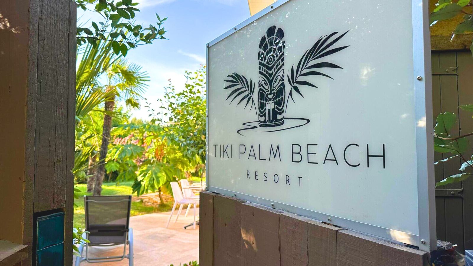 Profitez des vastes jardins luxuriants et des beds pour un farniente en toute intimit.