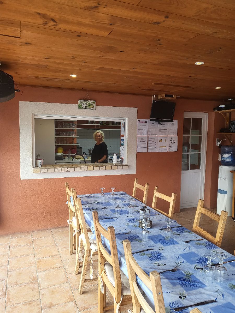 Salle de restauration & cuisine d'�t�