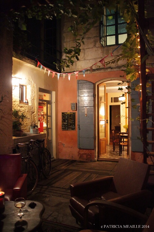 L'heure de l'apéro un soir d'été L'heure de l'apéro un soir d'été