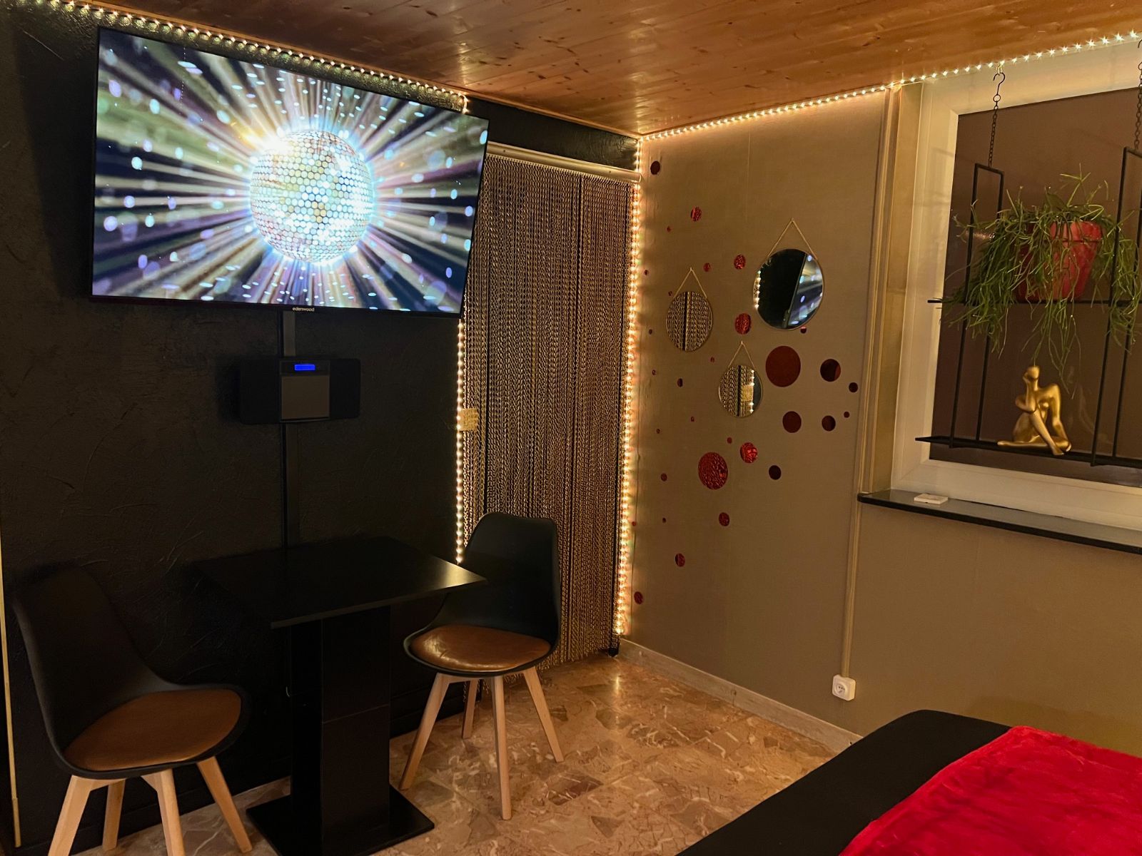 CHAMBRE NOIRE CHAMBRE NOIRE