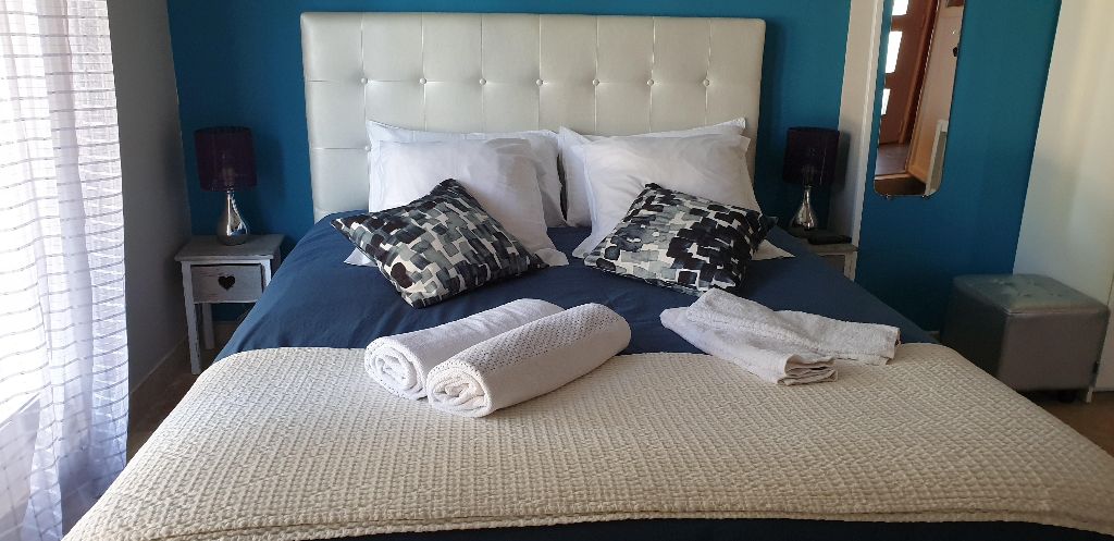 Chambre Pic Poul avec salle d'eau privé et terrasse vue piscine Chambre Pic Poul avec salle d'eau privé et terrasse vue piscine