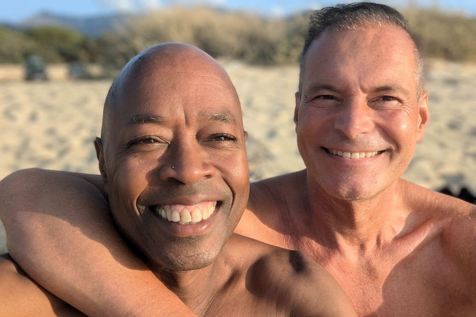 nous sommes tes hôtes | we are your hosts | Wir sind deine Gastgeber nous sommes tes hôtes | we are your hosts | Wir sind deine Gastgeber