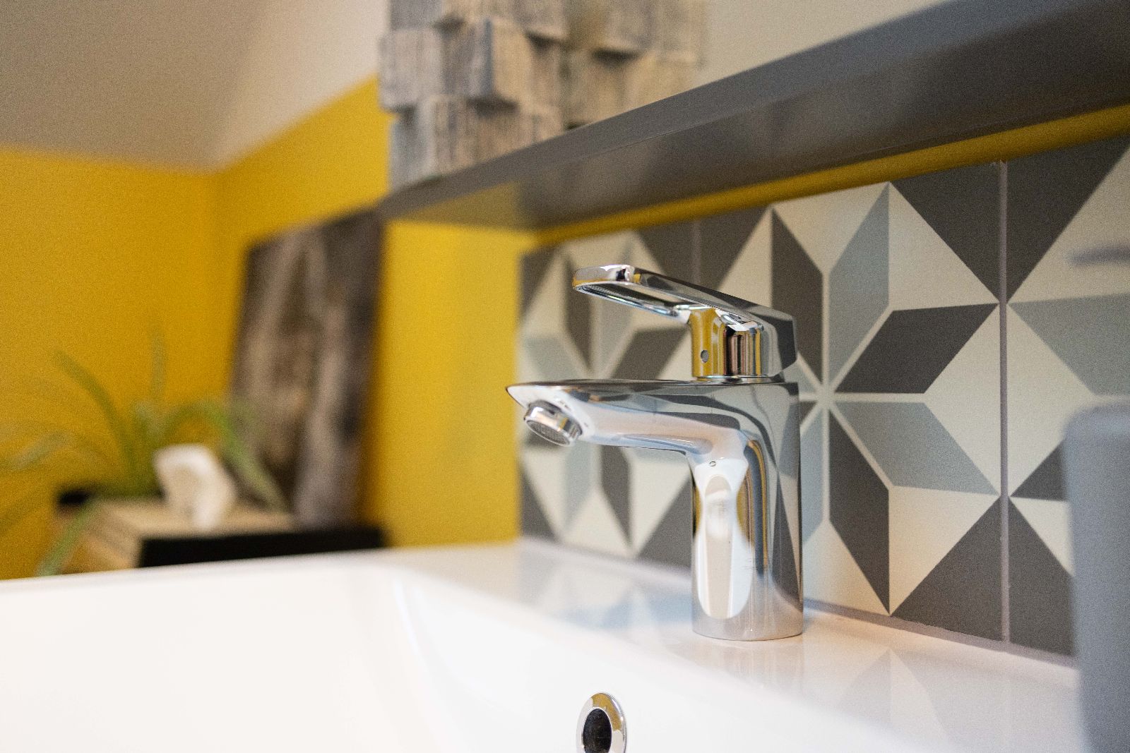 Salle de bain prive de la chambre rouge