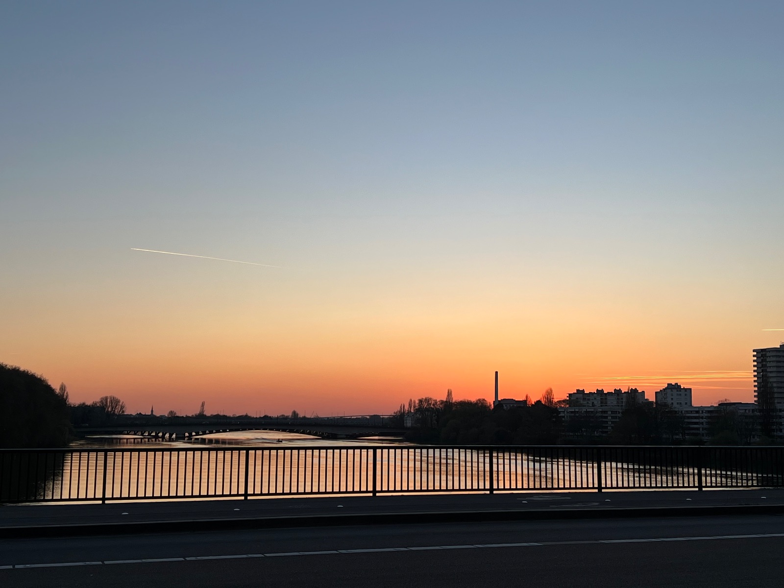 magnifique coucher de soleil vue de la terrasse 