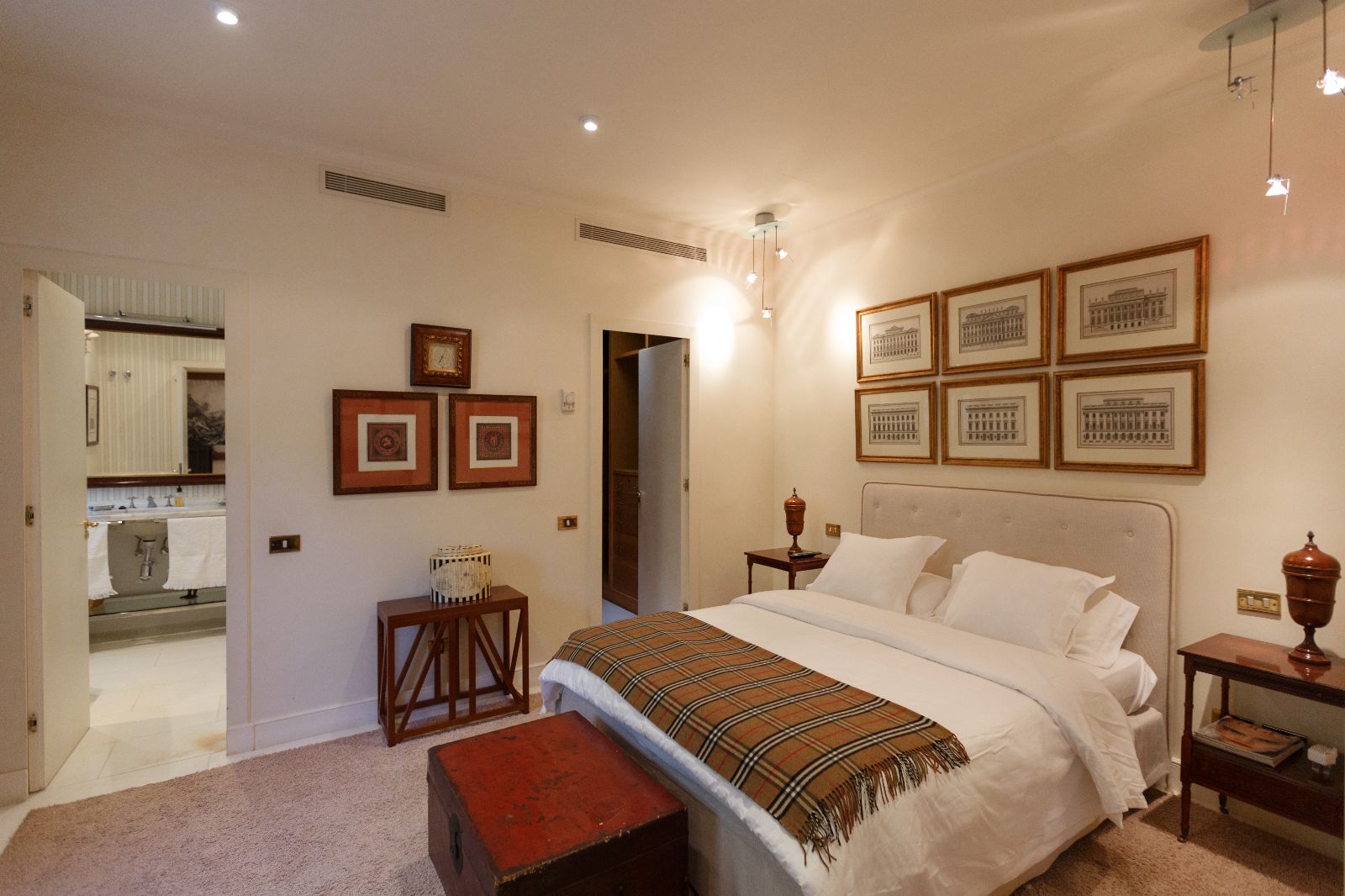 Cozy Bedroom With a Double Bed Cozy Bedroom With a Double Bed