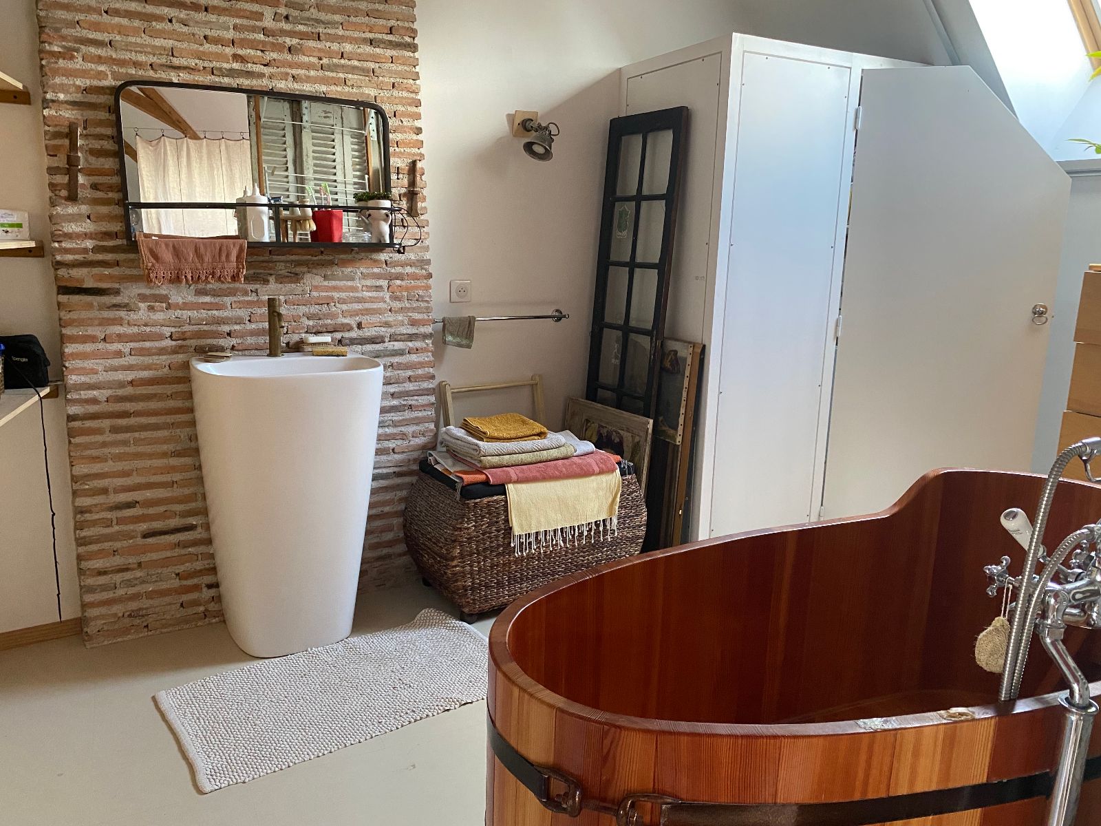 la salle de bain et sa baignoire la salle de bain et sa baignoire