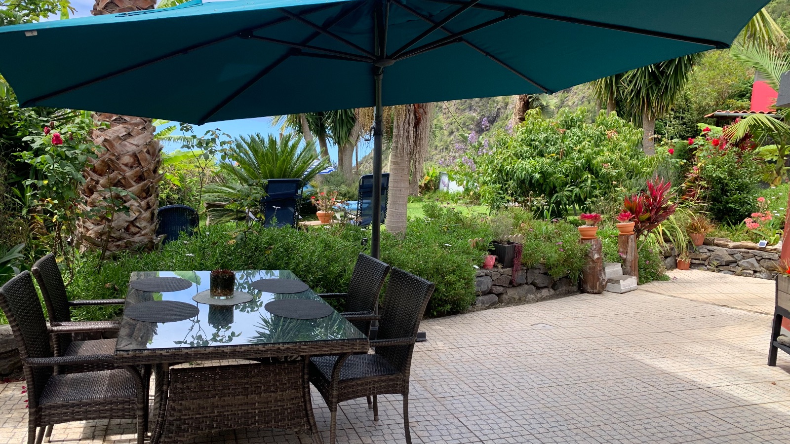 Espaces dnatoire extrieurs